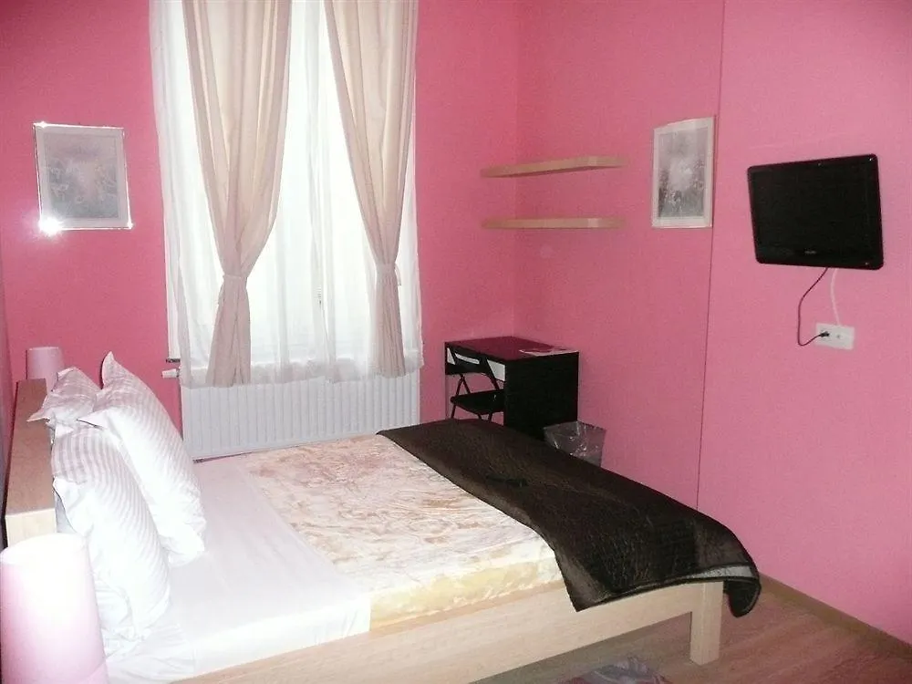 Hotel Du Parlement Ixelles Belçika