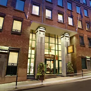 Centre Louise מלון